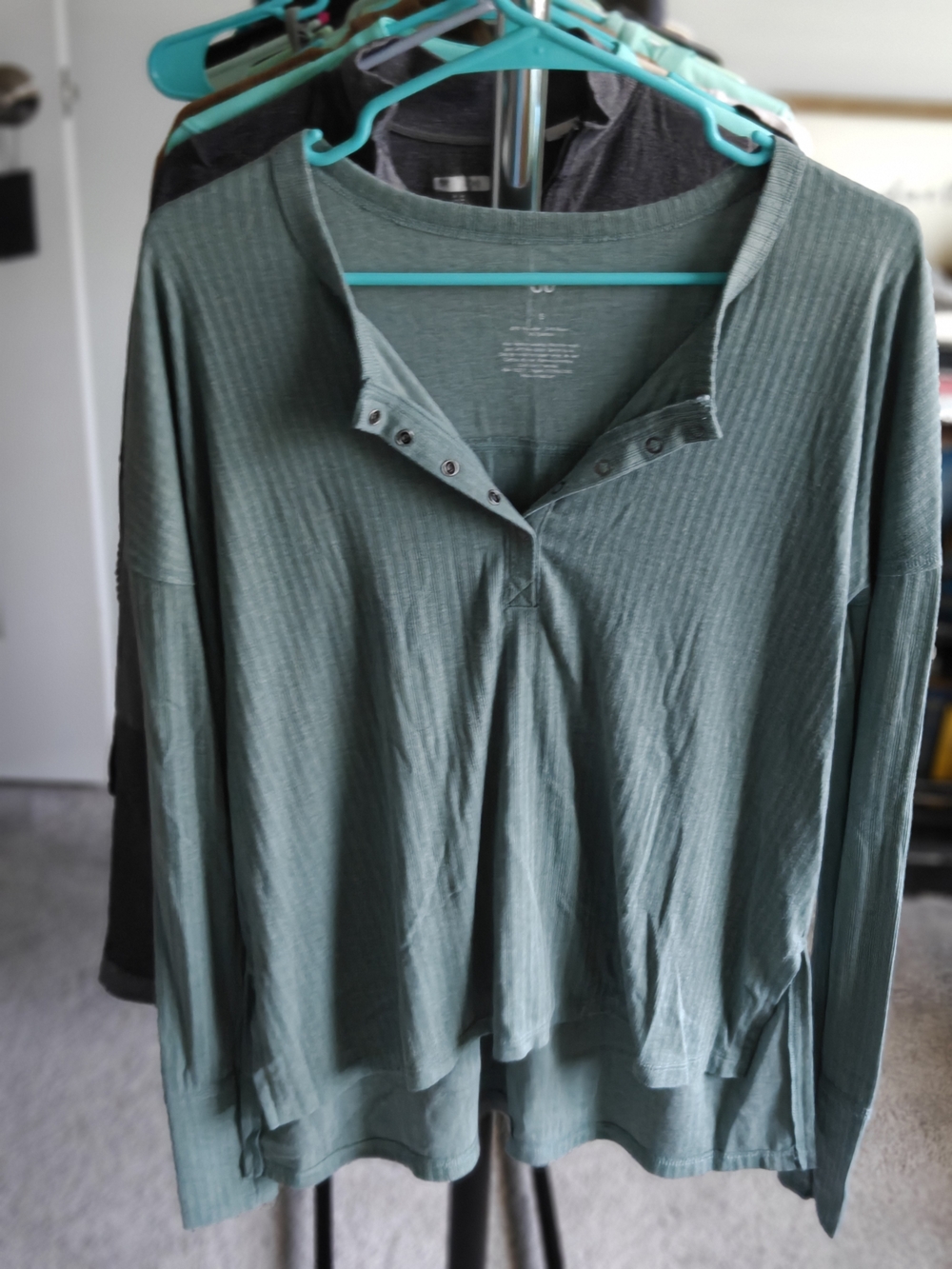 SO Ribbed Henley Long-Sleeve Top in Sage Green
